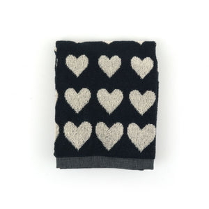 Keukendoek Bunzlau Castle Hearts Black close up