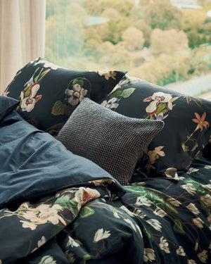 Sierkussenhoes Vandyck home 95 Ink Blue sfeer