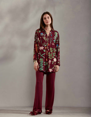 Nachthemd Essenza Valentina Marigold Burgundy met model