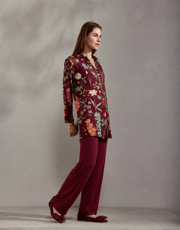 Nachthemd Essenza Valentina Marigold Burgundy met model 2