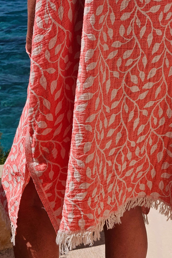 Poncho Zusenzomer Leaf Coral