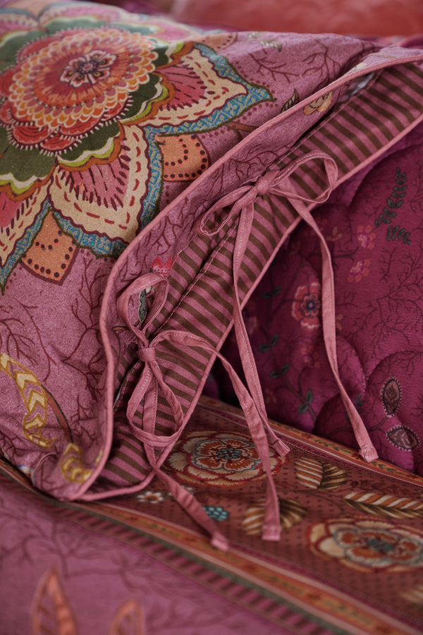 Pip Studio Sierkussen Mumbai Evening Dark Pink 35x60