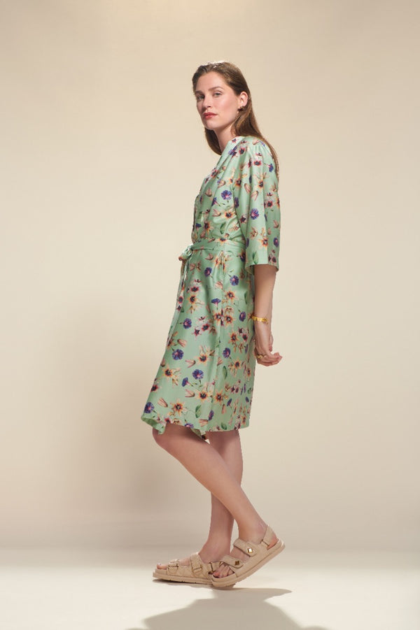 Kimono Essenza Sarai Fiorre Subtle Green model 2